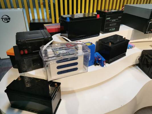 Batteria LiFePO4 da 25,6 V 200 Ah con durata di 6000 cicli per l'accumulo di energia solare